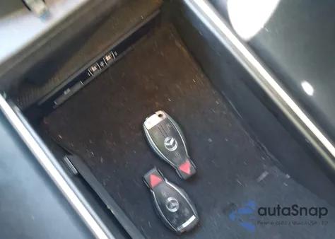 2015 Mercedes-Benz C 300 4Matic z USA, uszkodzony, nr VIN 55SWF4KB5FU031249